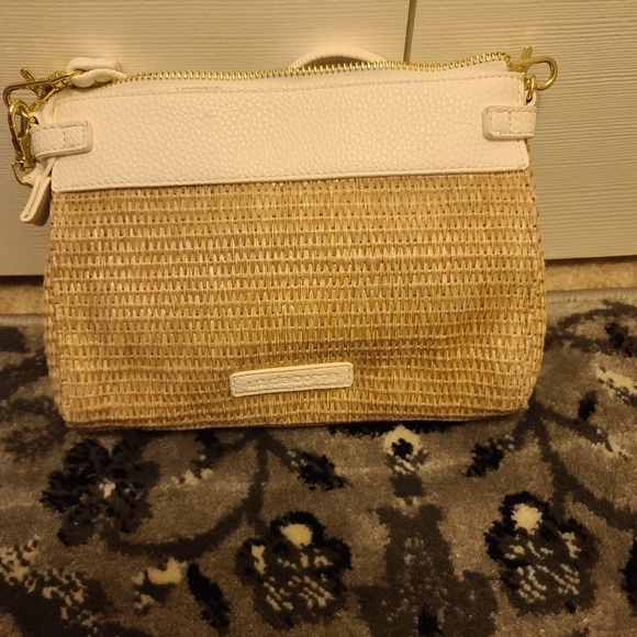 Withe bag with flower details - Picture 5 of 6